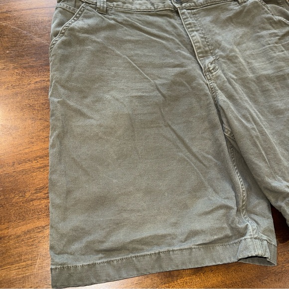 Carhartt Relaxed Fit Flat Front Shorts Mens Size 40 Waist Olive Green Casual - Picture 3 of 10